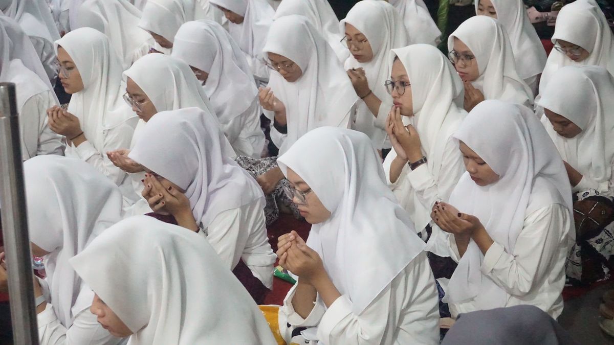 Santri Menjemput Masa Depan: Dari Tradisi Pesantren Menuju Era Digital