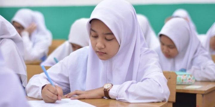 الحكم والدروس المستفادة من الكفاح في المعهد الإسلامي في بناء شخصية الطلاب